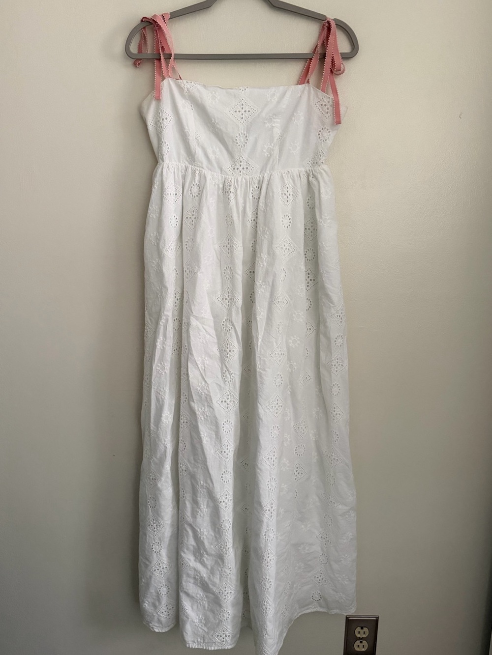 PETAL & PUP White Eyelet Shoulder Tie Smocked Maxi Dress - Women' s Size Medium